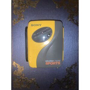 Vintage Sony WM-SXF30 Sports FM/AM Radio Walkman Cassette Player WORKS